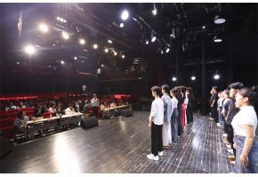 男人艹女人动漫高三年级表演专业举行阶段考试